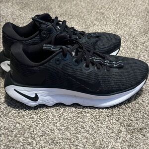 Nike Black and White Performance Running sneakers 8.5